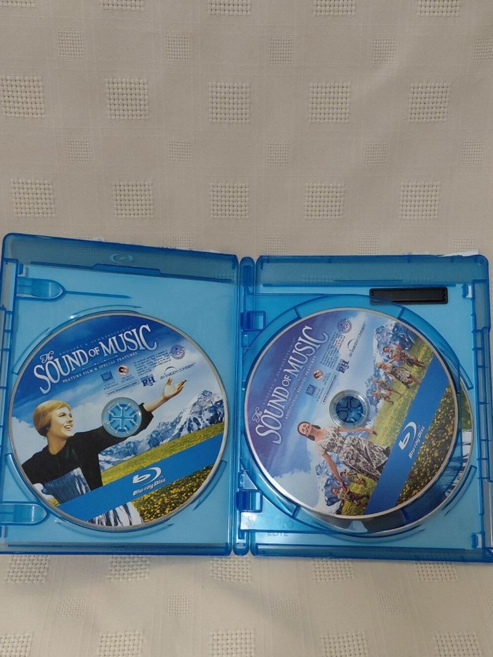 The Sound Of Music 45th Anniversary Edition Blu-ray + DVD Combo Special Features - Picture 2 of 6